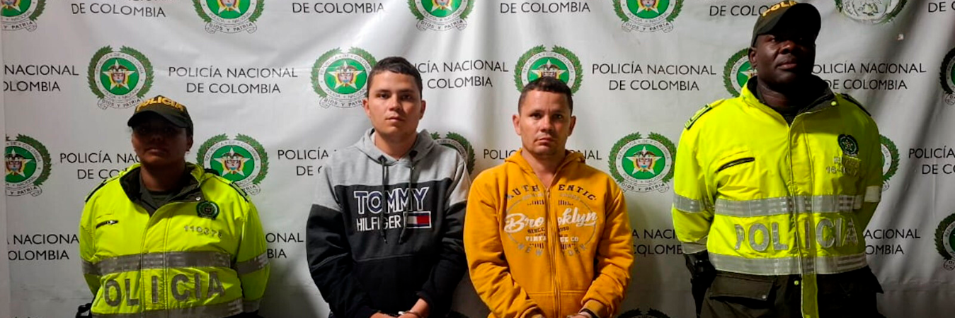 Yorney Danilo y Ómar Antonio Velásquez Vergara tras ser capturados por la Policía. /FOTO: CORTESÍA