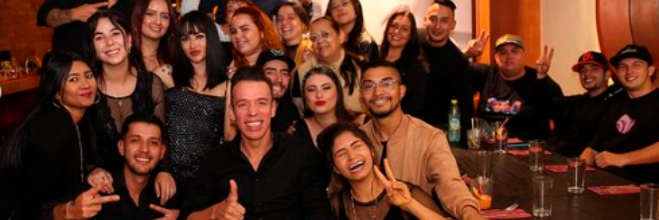 Rigoberto Urán celebrando con sus empleados el fin de año. /FOTO: INSTAGRAM @groseriabyrigo