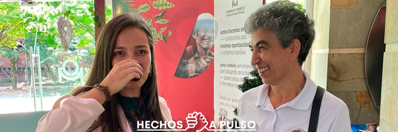 Margot Cecilia Gómez se alista para dar la degustación del vino artesanal, que también comercializa. /FOTO: JAIDER ESCOBAR 