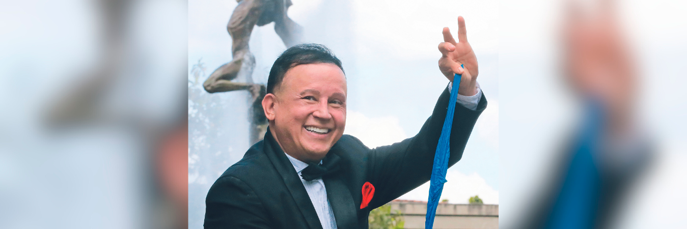  Gonzalo Rojas Puerta, más conocido como Chalo, compartió con el equipo periodístico de Q’HUBO algunos trucos de magia, en la U. de A. /FOTO: ESNEYDER GUTIÉRREZ