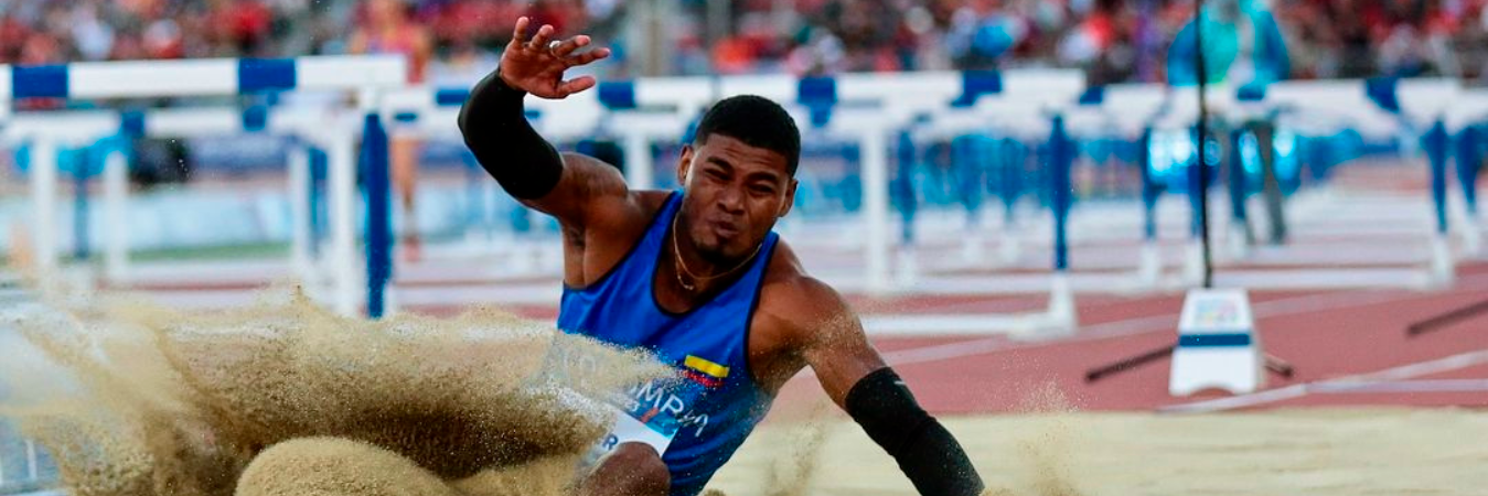 Arnovis Dalmero es la carta de Colombia en el salto largo. / FOTO: MINDEPORTES.