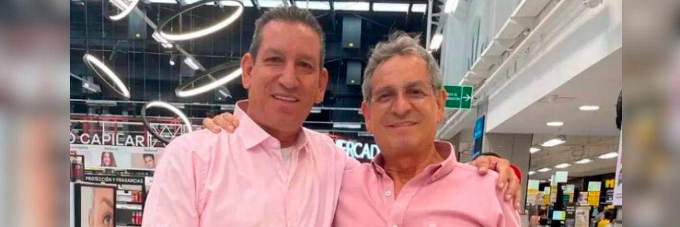 Hernán Gómez (izq) acompañado de su hermano fallecido Darío Gómez (der). /FOTO: REDES SOCIALES