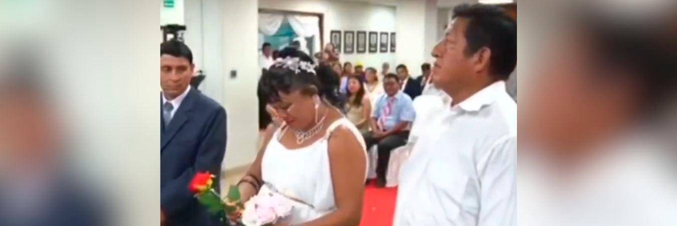 La mujer se vio bastante ansiosa en el momento de la ceremonia. /FOTO: CAPTURA DE PANTALLA