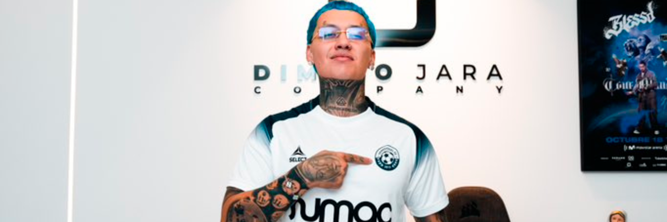 Blessd compró un equipo de fútbol en Dinamarca, se llama Vendyssel FF. /FOTO: X @BlessdOficial