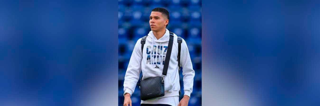 El arquero dio una sorpresa en mitad del partido. / FOTO: @KEVINMIER_OFICIAL