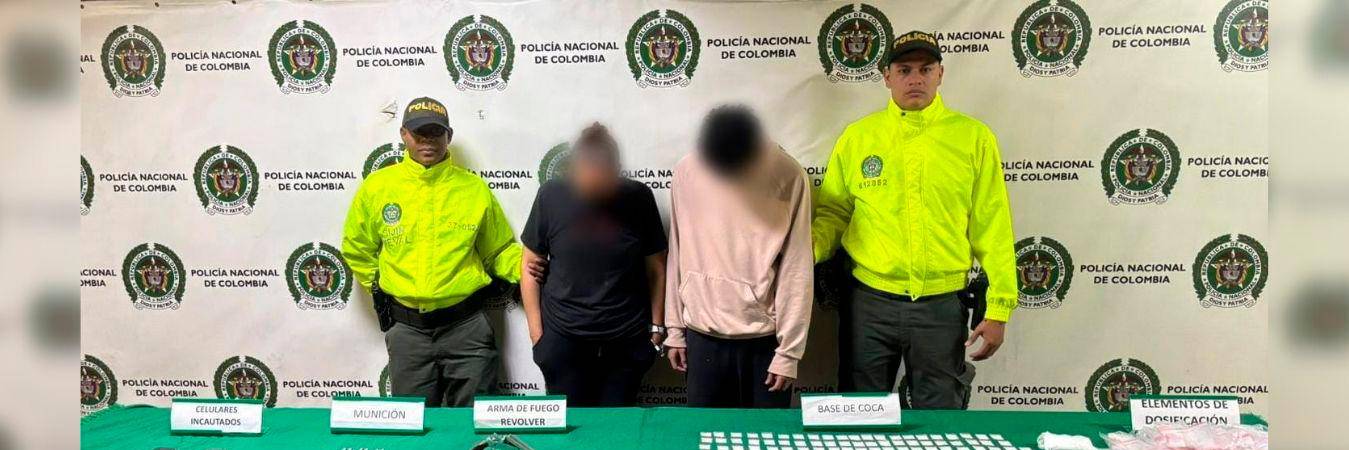 Momento de la captura de madre e hijo. /FOTO: CORTESÍA POLICÍA 