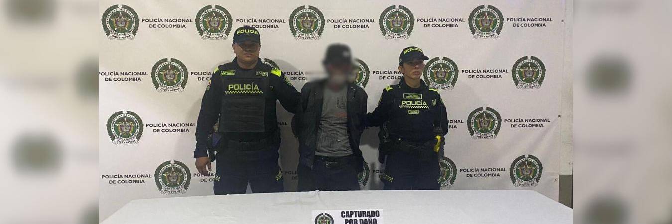 A este sujeto lo acusan de causar un incendio en Manrique. FOTO: POLICÍA NACIONAL