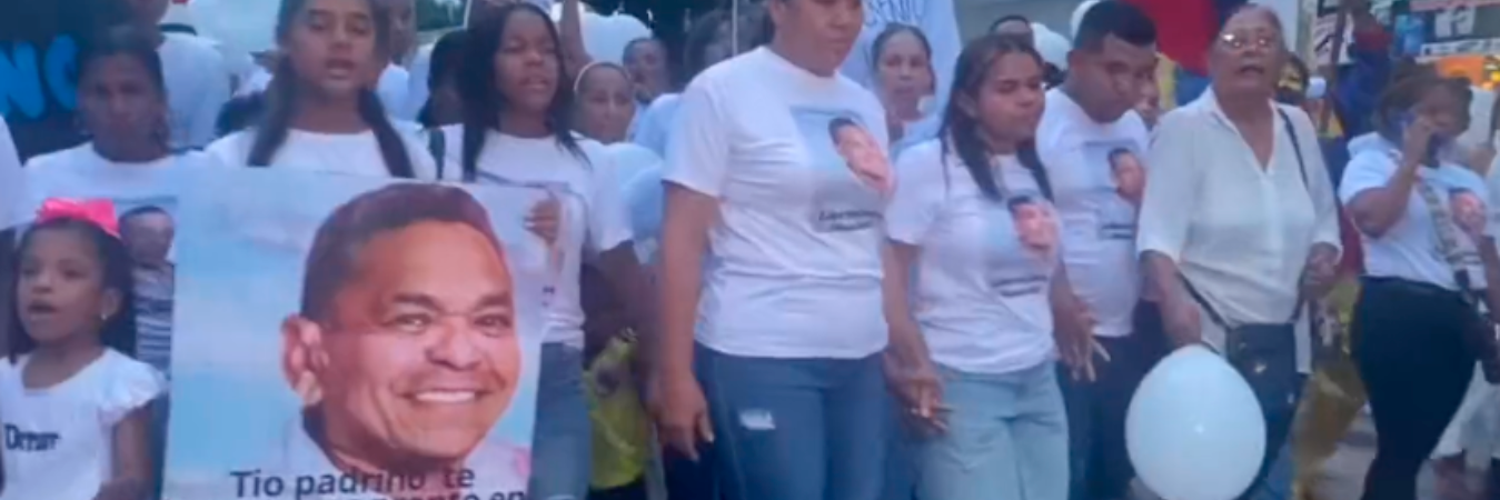 Habitantes de Barrancas marchando por la liberación del padre de Luis Díaz. /FOTO: TOMADA DE VIDEO 