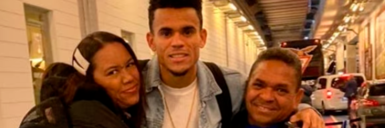 Luis Díaz junto a sus padres. /FOTO: INSTAGRAM @cilenismarulandamolina