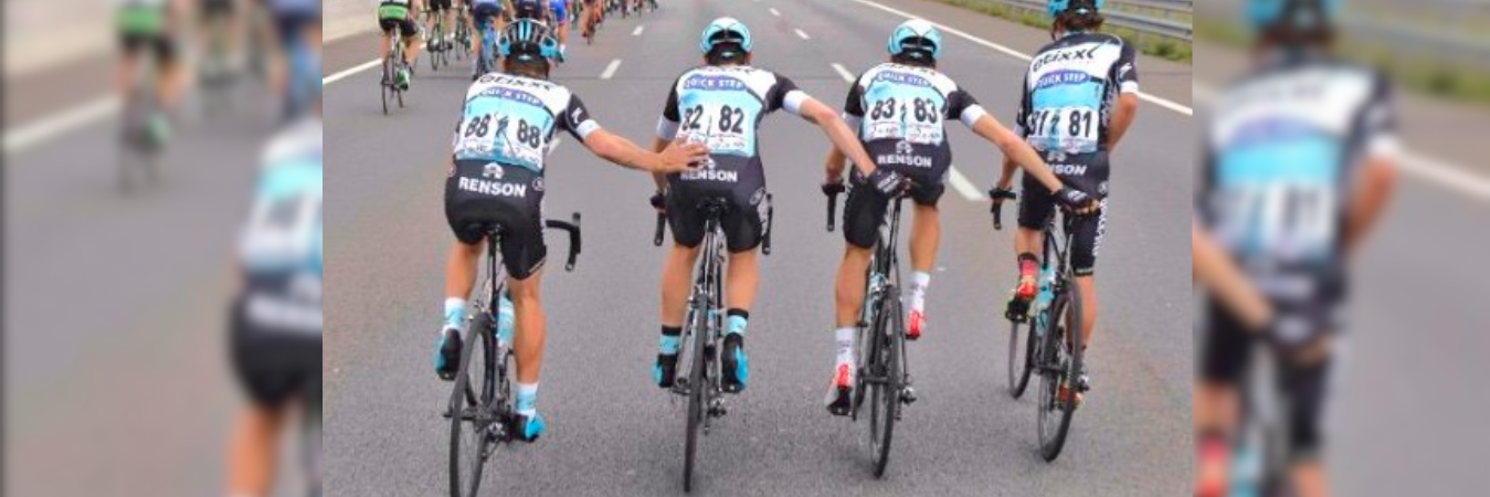 Así es la técnica que utilizan los ciclistas para orinar. /FOTO: X @UranRigoberto