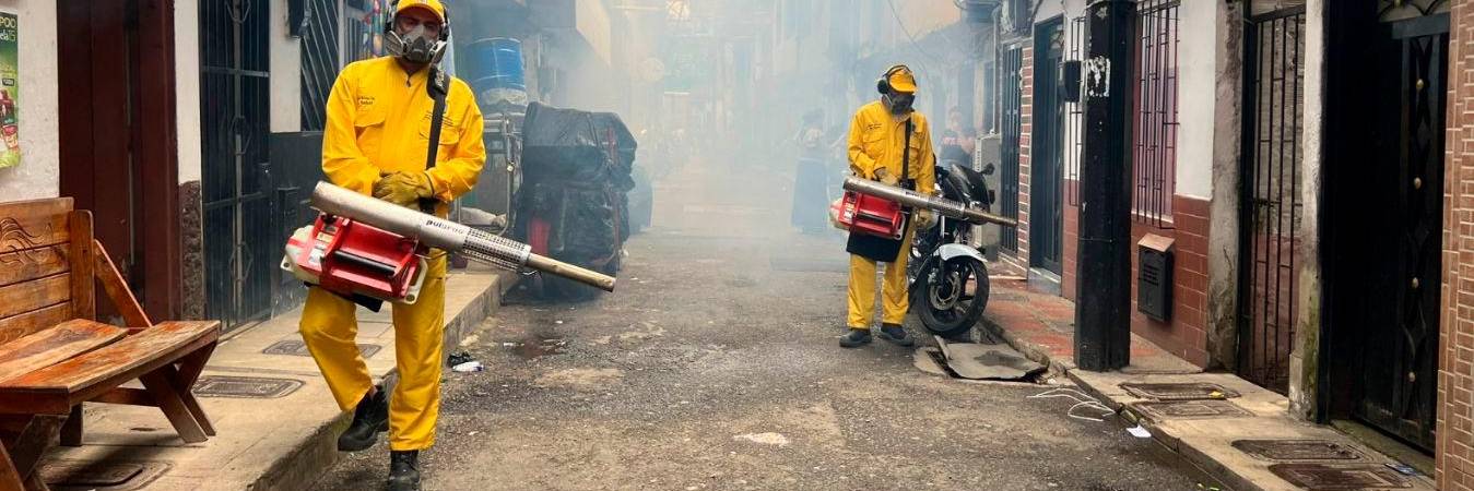 La Alcaldía de Medellín continúa con acciones de vigilancia epidemiológica, control del vector y campañas de sensibilización en las comunidades más afectadas. /FOTO: CORTESÍA ALCALDÍA DE MEDELLÍN 