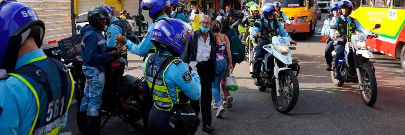 Las autoridades comenzaron en San Cruz con los operativos. / FOTO: CORTESÍA ALCALDÍA DE MEDELLÍN