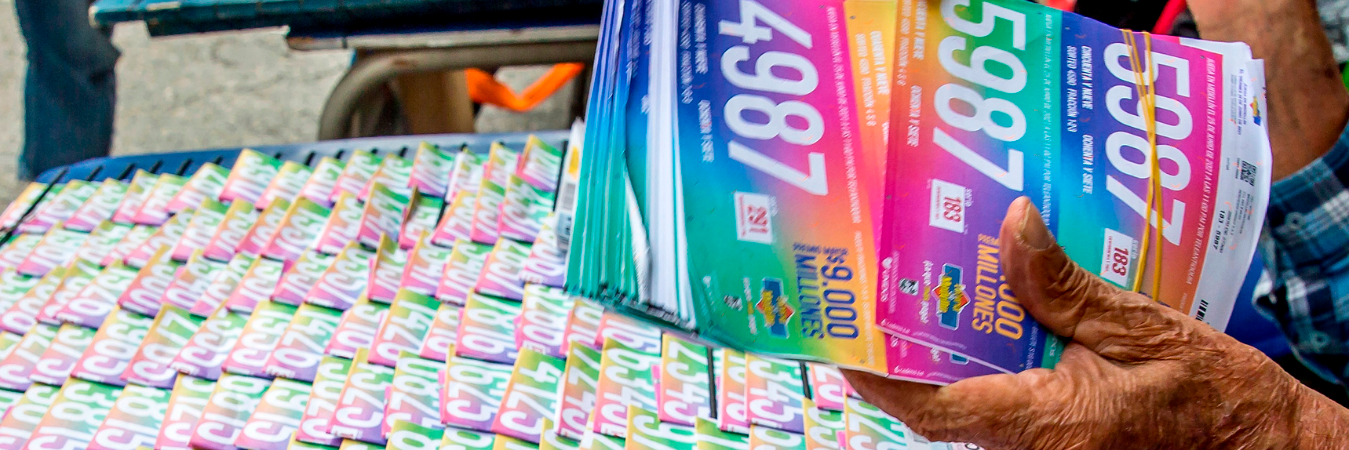 Vendedores de lotería. /FOTO: JUAN ANTONIO SÁNCHEZ.