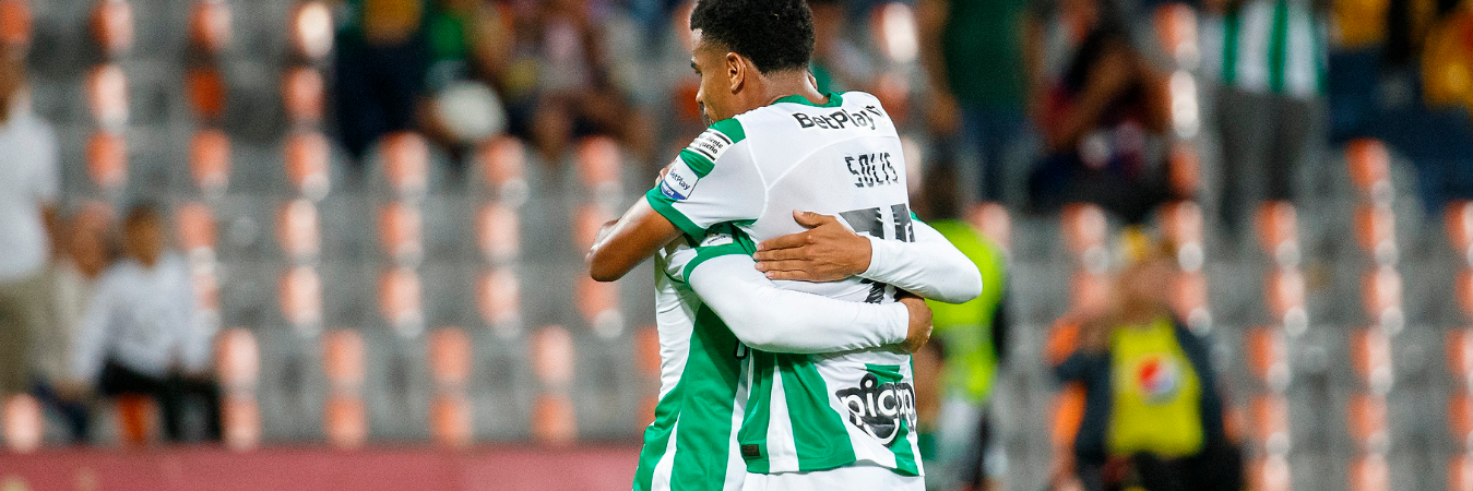 Atlético Nacional celebrando un gol en la Liga BetPlay. /FOTO: ANDRÉS SUÁREZ 