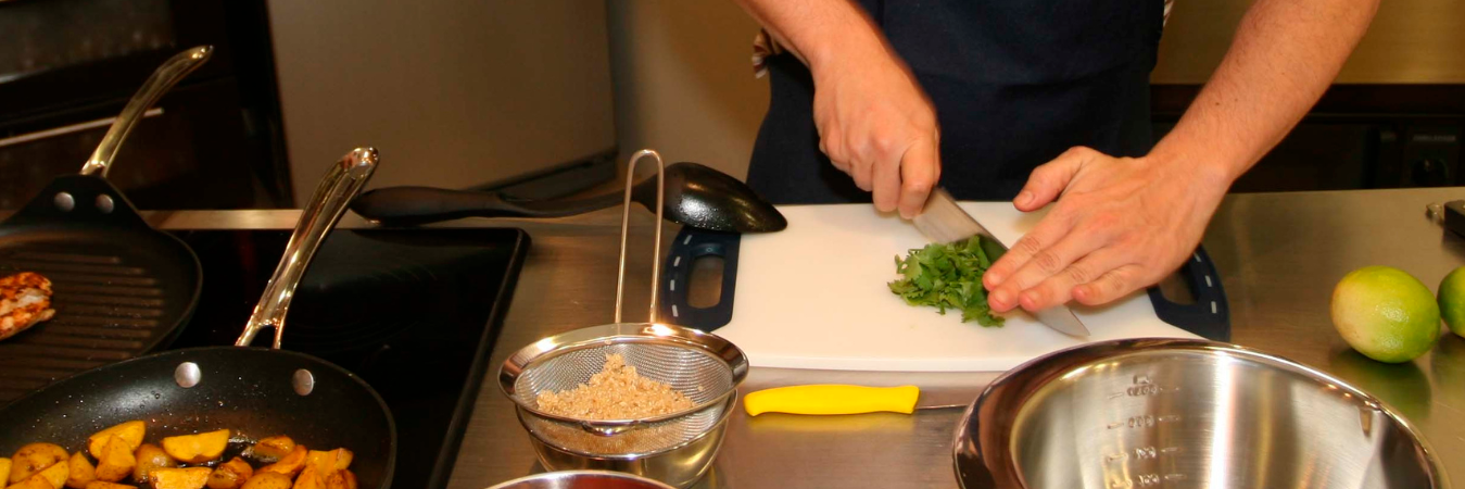 Una de las vacantes que se está ofertando es de chef. /FOTO: ARCHIVO.