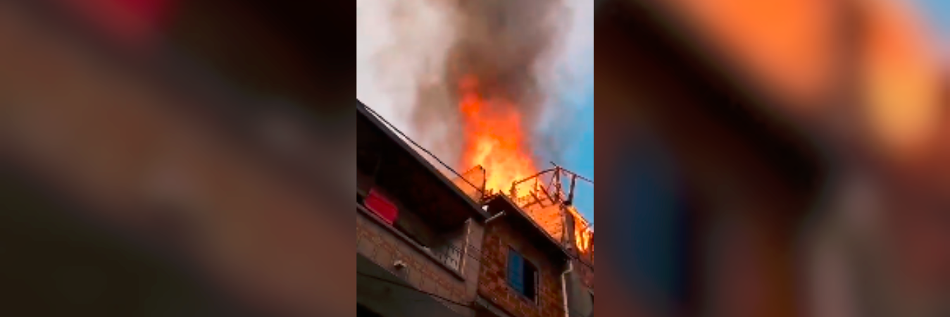 Bomberos lograron controlar el incendio, no hubo víctimas mortales. /FOTO: CAPTURA DE VIDEO