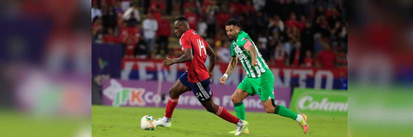El Rojo lo intentó, pero la suerte estuvo de lado del Verde. / FOTO: JAIME PÉREZ