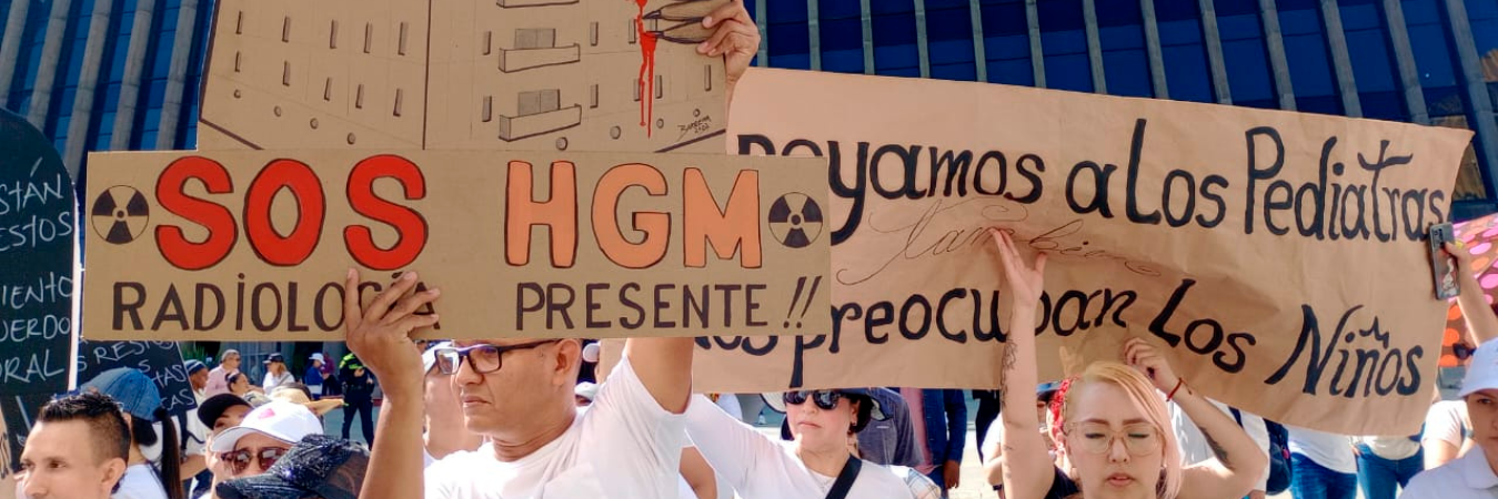 Personal médico y trabajadores en general, llevan varios días pidiendo la atención de las autoridades correspondientes. / FOTO: MANUEL SALDARRIAGA