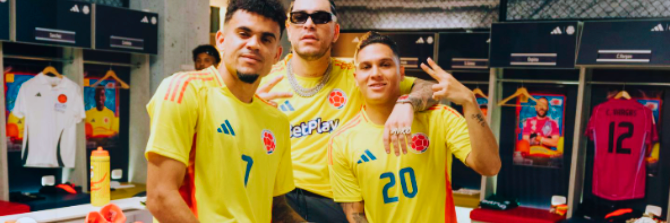 Luis Díaz (izq.) y Juan Fernando Quintero (der.) mostraron su faceta musical junto a Ryan Castro (centro). /FOTO: X @FCFSeleccionCol