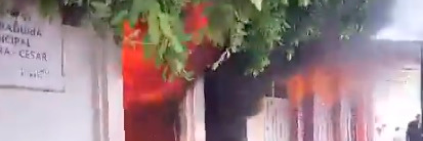 EN VIDEO: Incendio provocado en la Registraduría de Gamarra, César dejó una mujer muerta