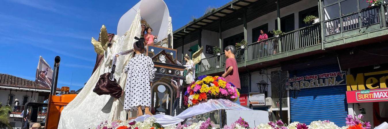 La bendición de los carros es uno de los actos más emotivos de la celebración. /FOTO: JAIDER ESCOBAR
