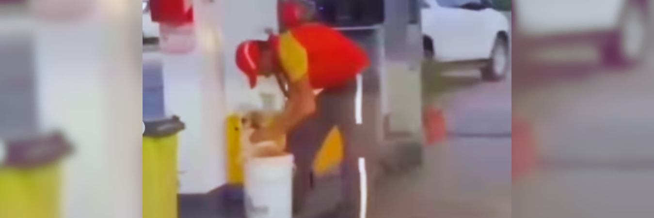 Gran gesto de un empleado de una bomba de gasolina con un perro. /FOTO: TOMADA DE VIDEO 