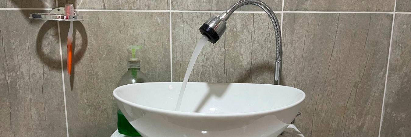 Aliste el balde para que no pase un mal rato por no tener agua. /FOTO: ANDRÉS FELIPE OSORIO GARCÍA