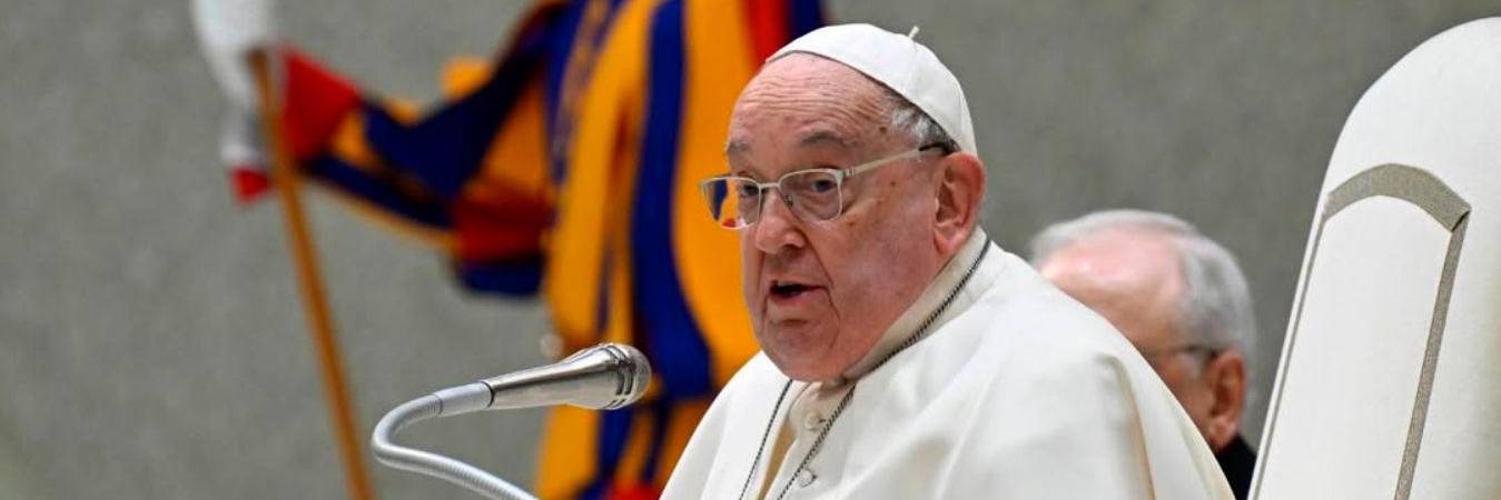 El papa estará hospitalizado hasta que se cure de la infección respiratoria. / FOTO: @VATICANNEUS.ES