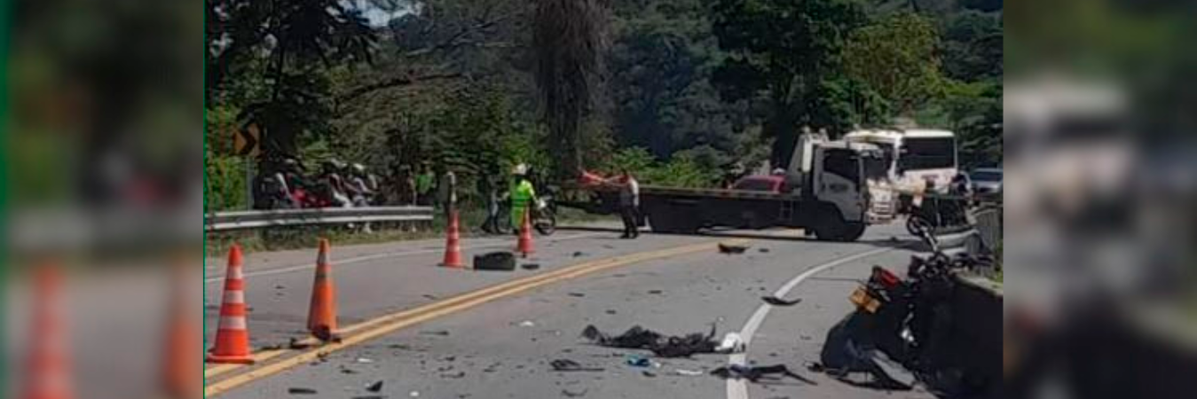 Así quedó el lugar del accidente que involucró un carro y 2 motos. /FOTO: TOMADA DE EL MARMATEÑO. 