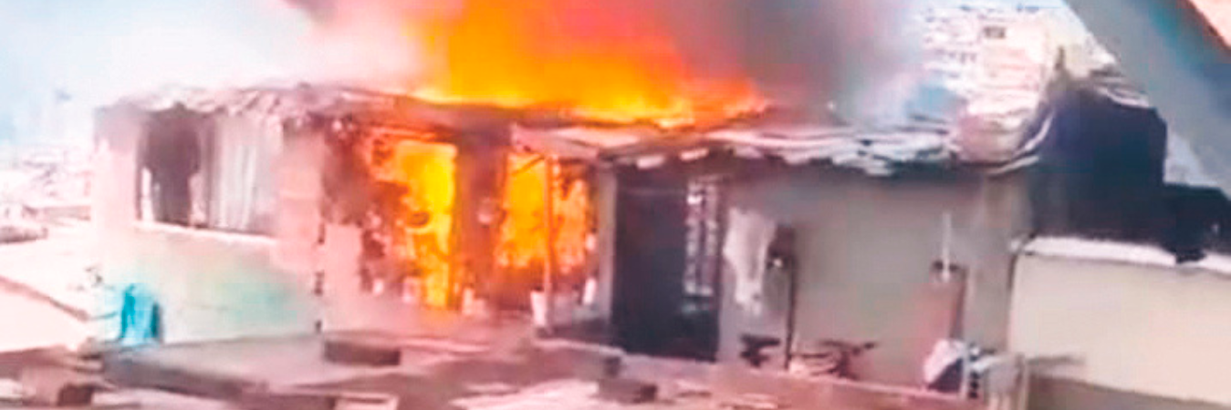 Las primeras hipótesis hablan de una caja de circuitos que se recalentó en otra vivienda, pero el hecho está en investigación por parte de las autoridades. /FOTO: CORTESÍA.