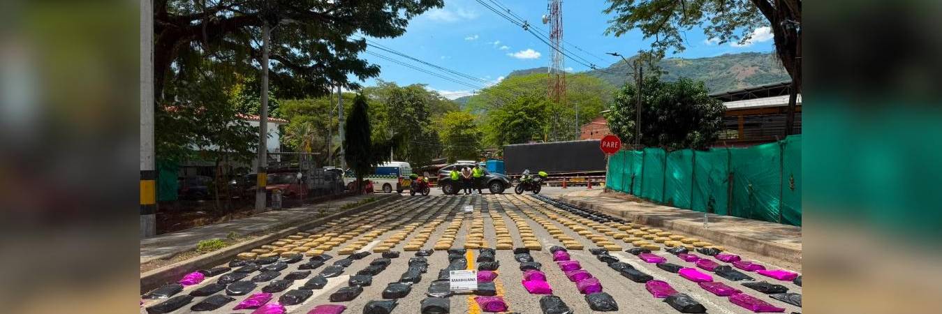 Esta es la cantidad de droga que encontraron en el campero. FOTO: POLICÍA ANTIOQUIA