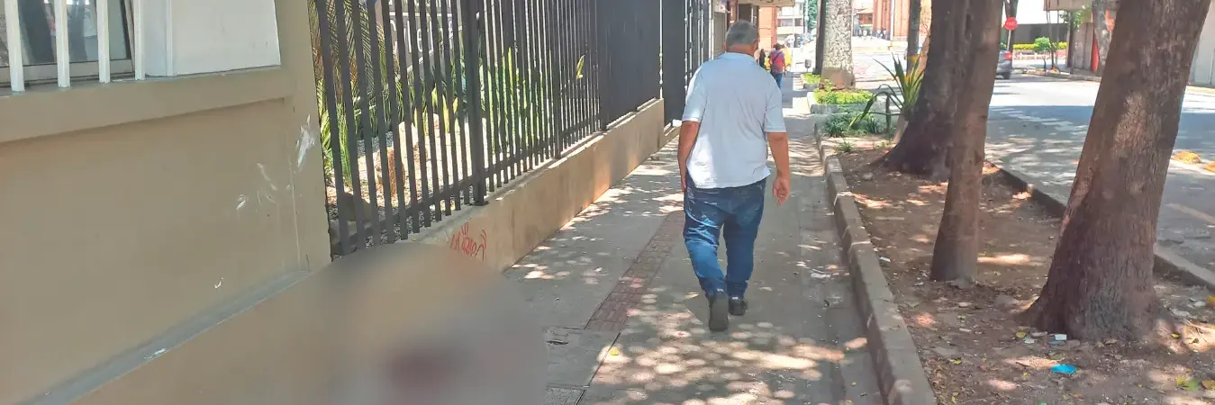 El crimen se perpetró la noche del sábado en este andén de la calle 56, entre carreras 46 y 47. /FOTO: MAURICIO PALACIO