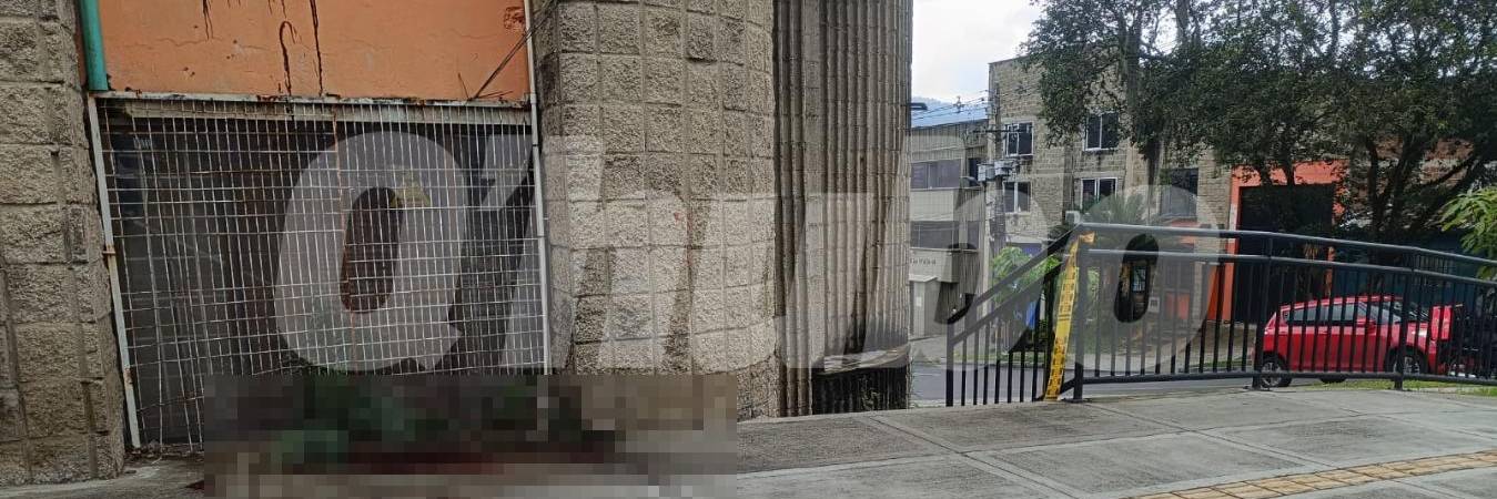 En este lugar fue dejado el hombre, quien falleció pocos minutos después. FOTO: Q’HUBO