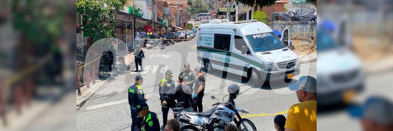 Más de un curioso suspendió la procesión del Domingo de Ramos para observar la inspección judicial por parte de la Sijín. /FOTO: ANDRÉS FELIPE OSORIO GARCÍA