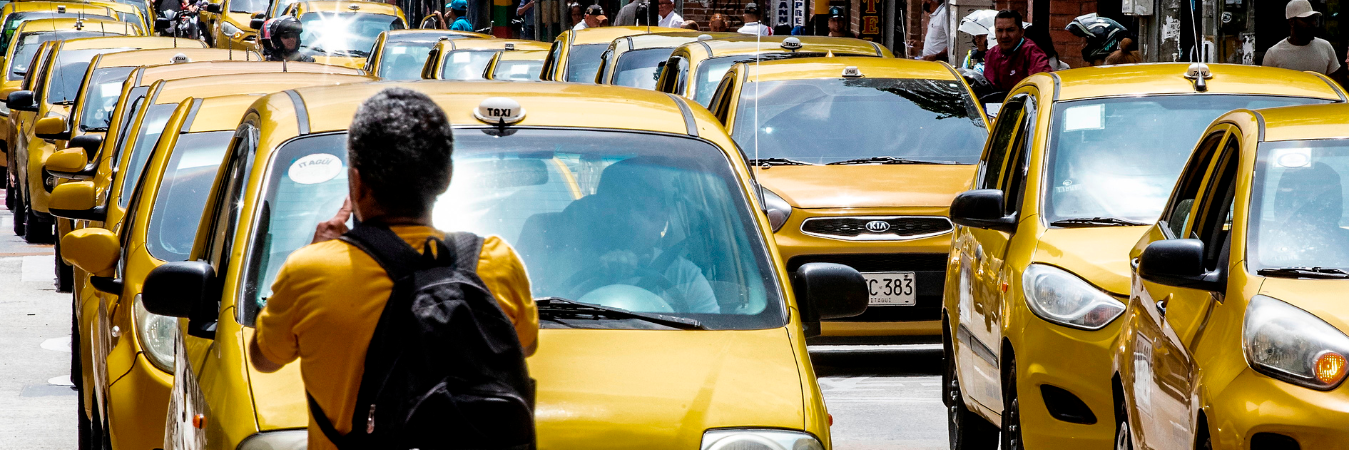 Taxistas en Medellín. /FOTO: JAIME PÉREZ