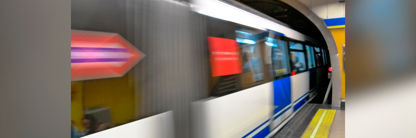 El hombre no alcanzó a subir al andén antes de la llegada del tren. / FOTO: CANVA