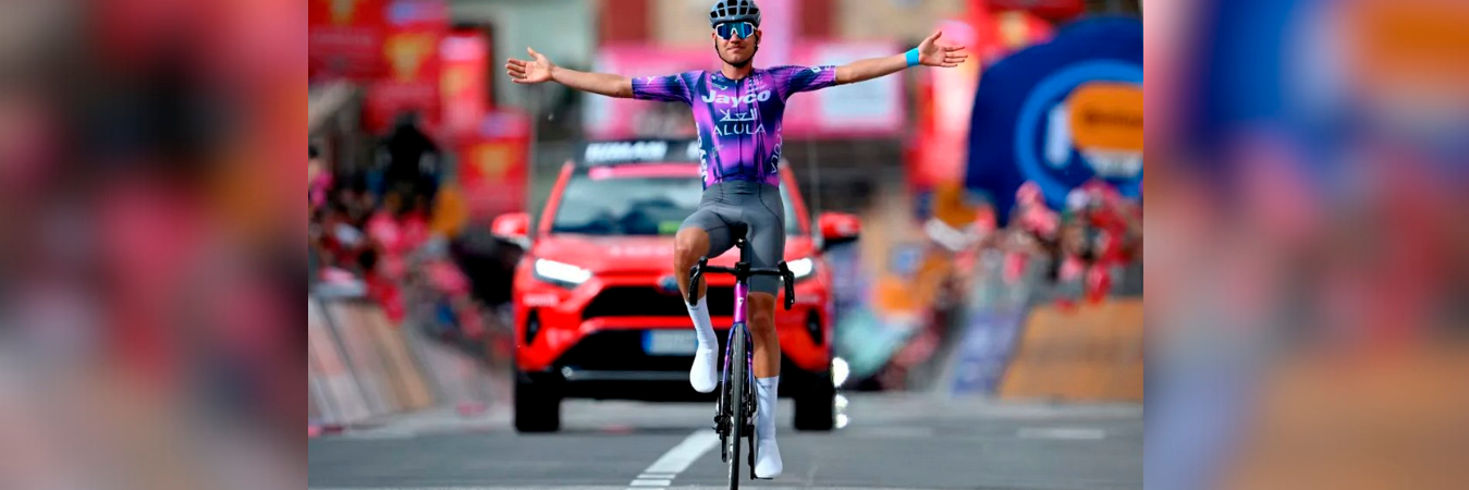 Luke Plapp atacó desde el kilómetro 46. /FOTO: X @RenaudB31.