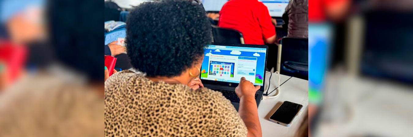 20 colegios más recibirán formación para expandir el uso de esta aplicación en los próximos meses. /FOTO: ALCALDÍA DE MEDELLÍN