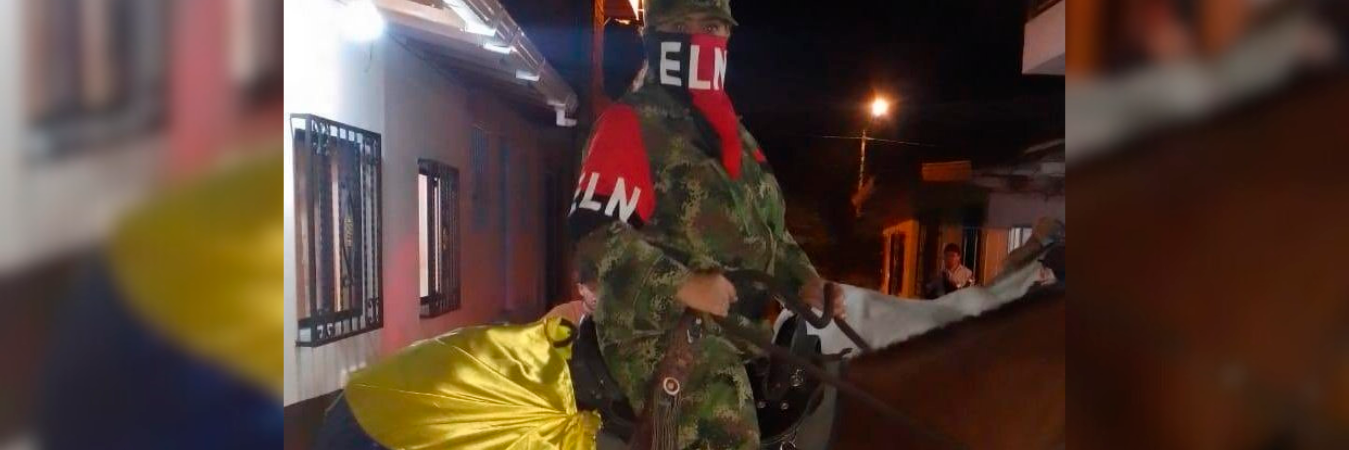 La funcionaria se molestó con los policías que le llamaron la atención. /FOTO: TOMADA DE LA WEB