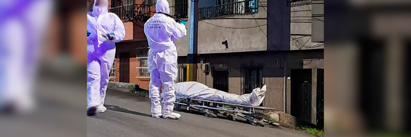 Las autoridades llegaron al sitio para llevarse al motociclista y hacer el levantamiento del cuerpo sin vida. /FOTO: CORTESÍA