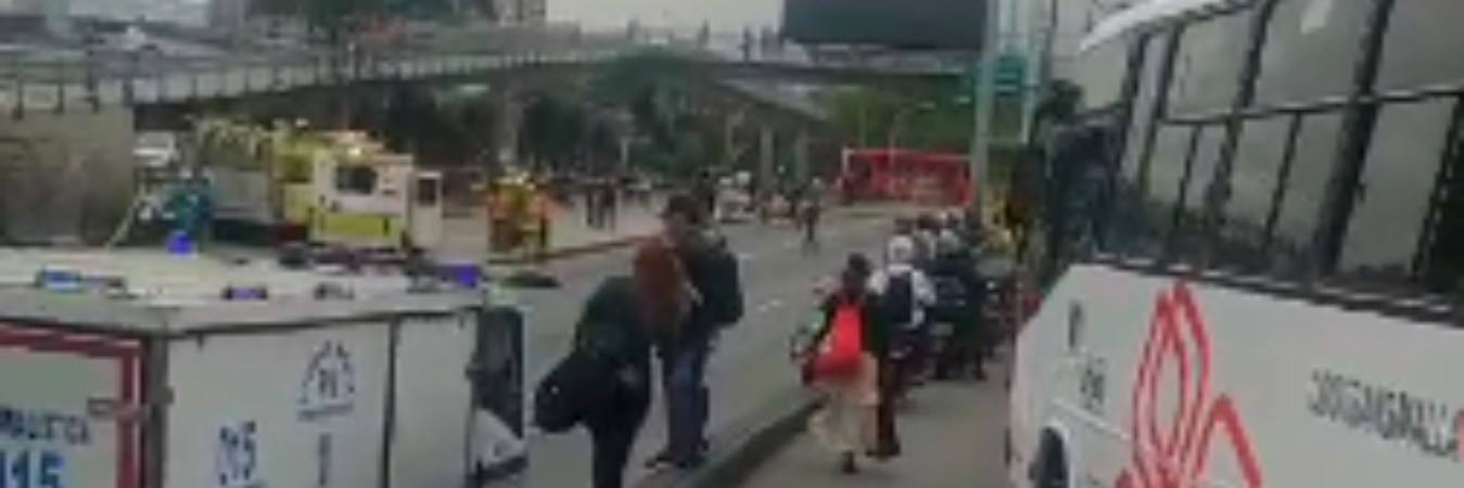 Momento del levantamiento del cuerpo del hombre atropellado. /FOTO: DENUNCIAS ANTIOQUIA 