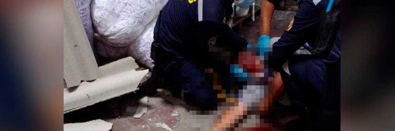 Momento en que el hombre era atendido por el cuerpo de bomberos voluntarios de Itagüí. /FOTO: CORTESÍA DENUNCIAS ANTIOQUIA. 