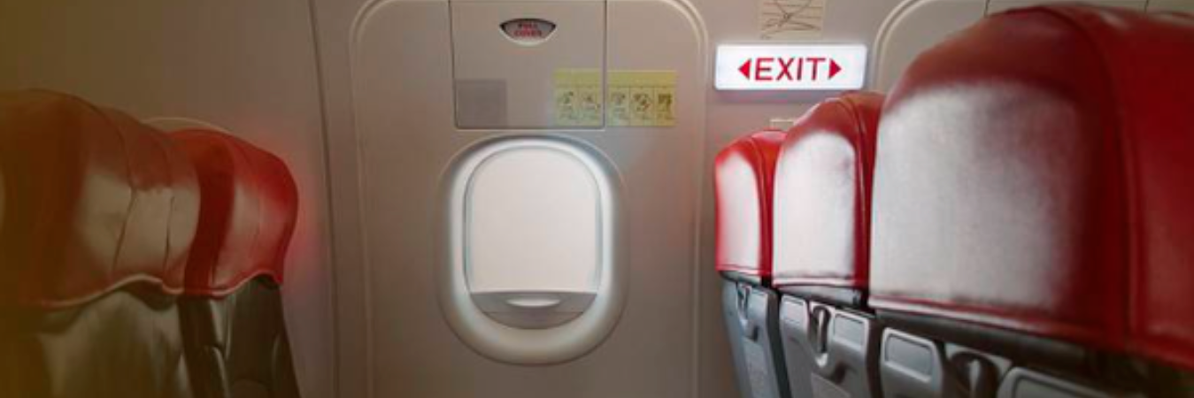 Así van ubicadas las puertas de emergencia en los aviones. /FOTO: GOOGLE