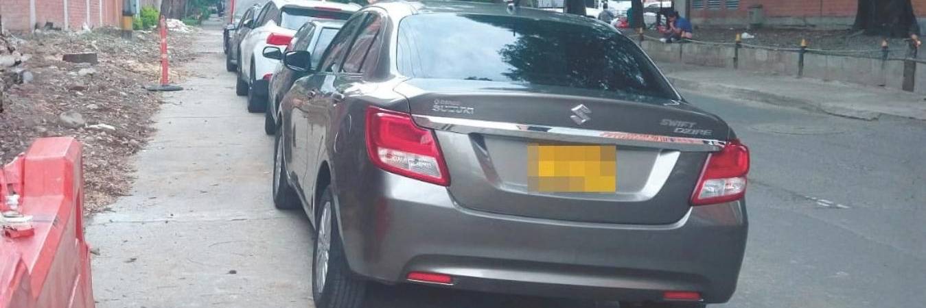 Las multas por estacionar en sitios no autorizados son de $ 30.000 para las motocicletas y $ 80.000 para los automóviles. FOTO: DENUNCIAS ANTIOQUIA