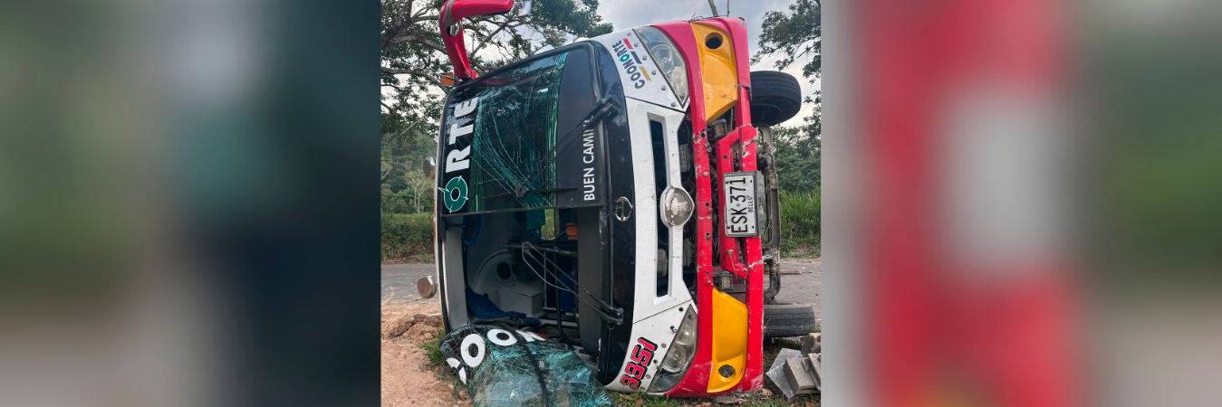 En el bus viajaban 20 personas. /FOTO: INFORMATIVO HERALDO DEL NORTE. 