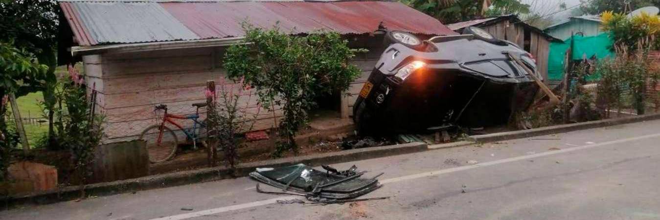 El accidente se presentó en Puerto Berrío, en la vía que conduce hacia Medellín. /FOTO: CORTESÍA UNP. 