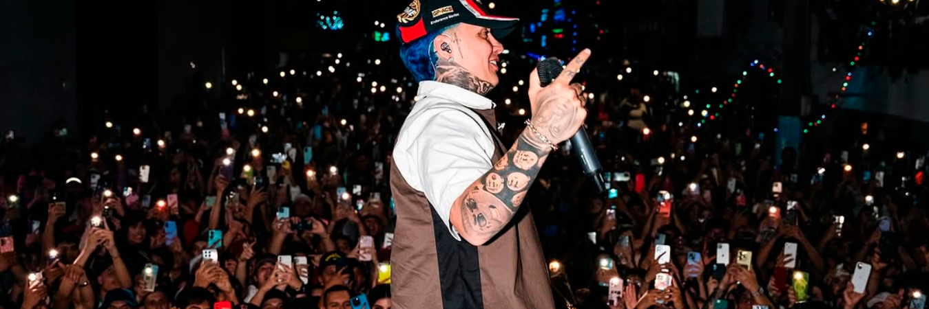 El artista le dio regalo de Navidad a su barrio. /FOTO: INSTAGRAM @blessd