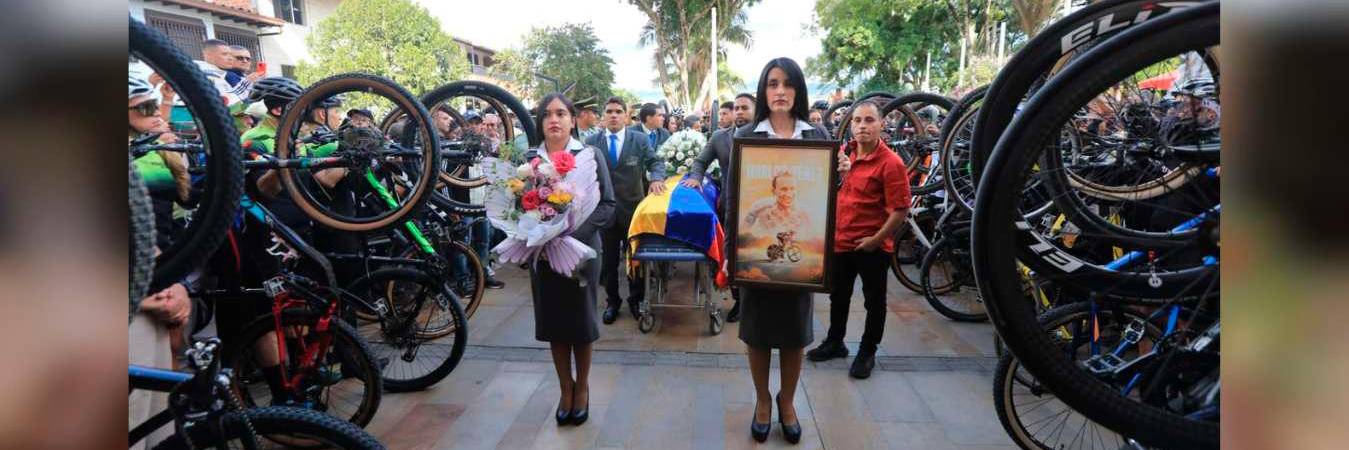 El ciclista fue velado y despedido en La Ceja, municipio en el que vivía. /FOTO: ESNEYDER GUTIÉRREZ