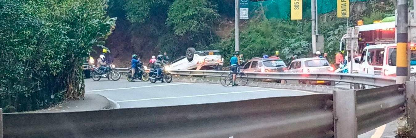 Los lesionados fueron llevados a centros asistenciales. /FOTO: CORTESÍA DENUNCIAS ANTIOQUIA. 