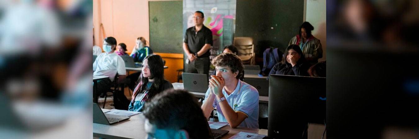 Los beneficiarios están en grado 11.° en 23 instituciones educativas del modelo flexible ‘Pensar 3’ del Distrito./ FOTO: CORTESÍA ALCALDÍA DE MEDELLÍN